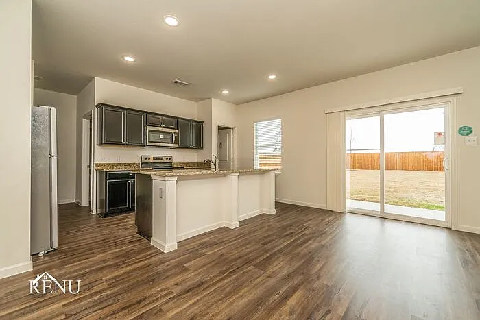 551 London Dr — Photo 5