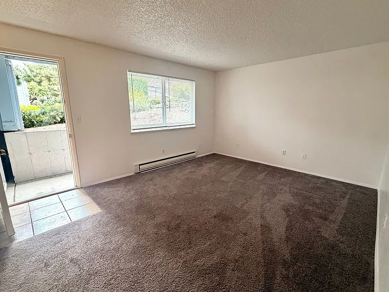 611 N J St — Photo 3