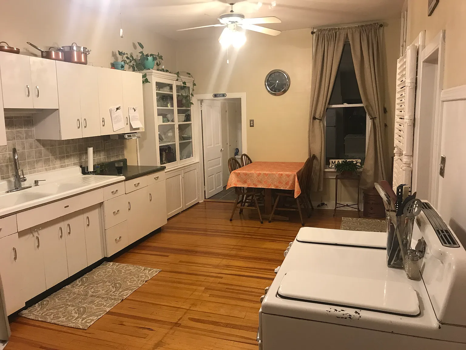 4 bed, 1.5 bath, 2600 sqft, $2,100 — Photo 4