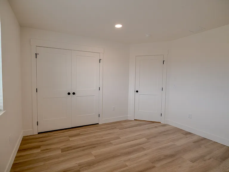 674 E 500 N — Photo 13
