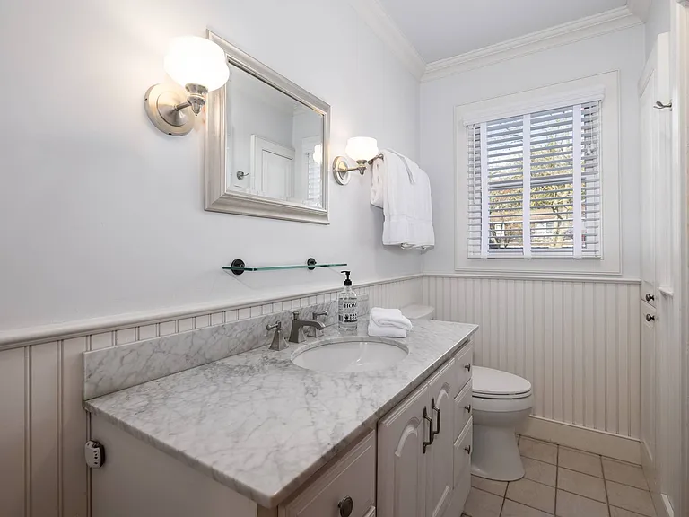 8 Susan St — Photo 13