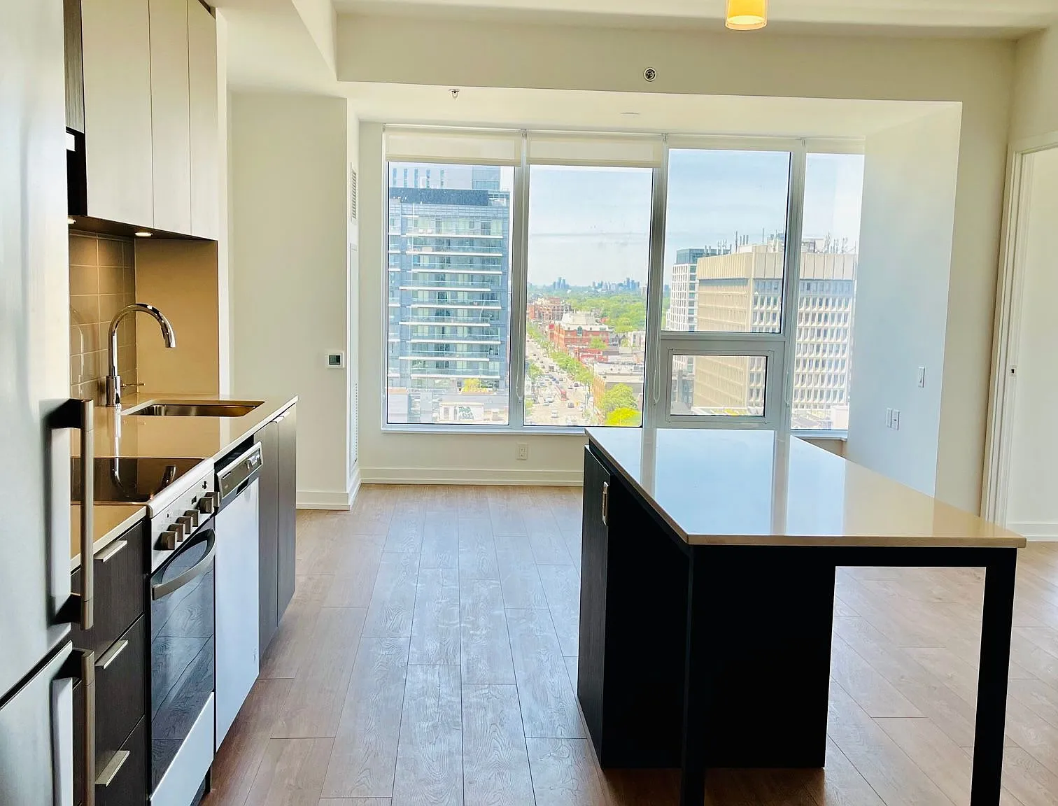 3 bed, $4,850 — Photo 1
