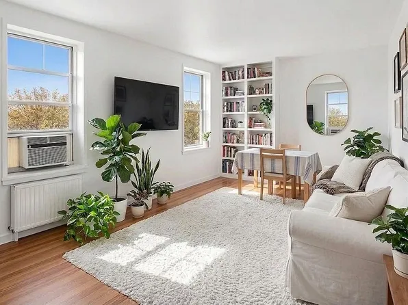 72-61 113th St #3C, Forest Hills, NY 11375