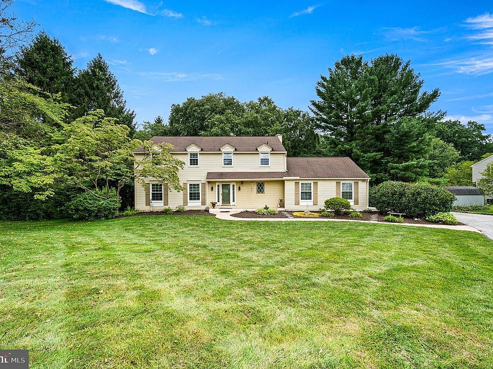 1st image of 105 Scotts Glen Rd