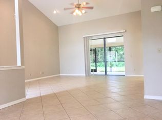 917 Regents Park Dr, Tampa, FL 33647