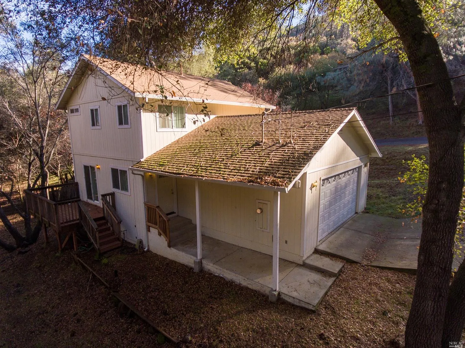 4656 Lagoon Dr photo 1