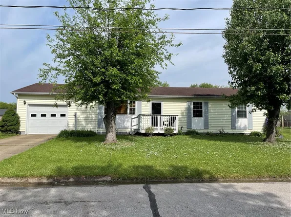 290 Washington Dr, Mineral Wells, WV 26150