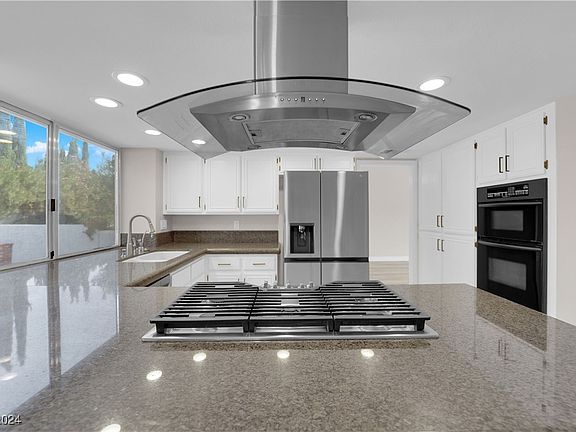 5th image of 3232 Shoreline Dr