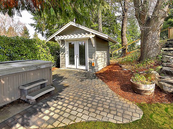 5th image of 3120 Tyee Dr W