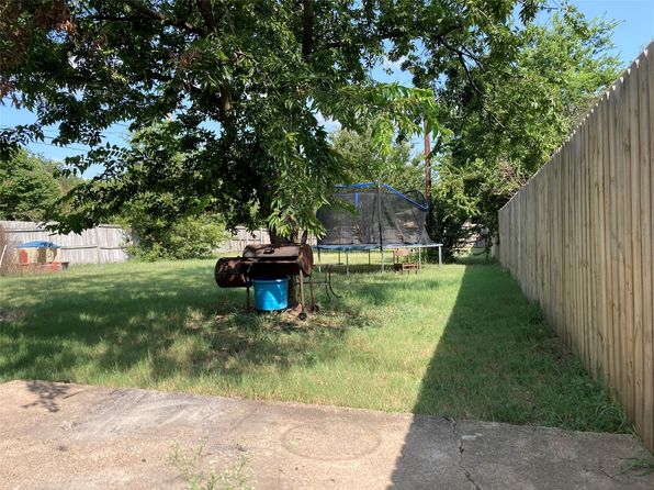 301 Lake Park Ave, Waxahachie, TX 75165