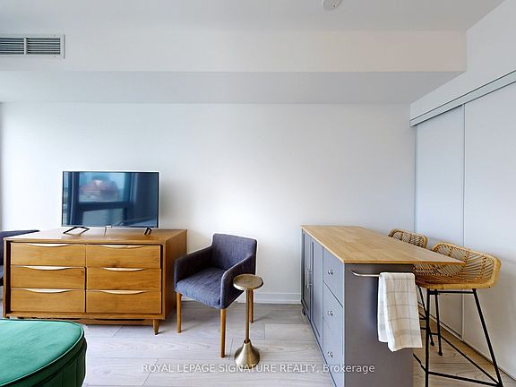 5th image of 82 Dalhousie St #3210