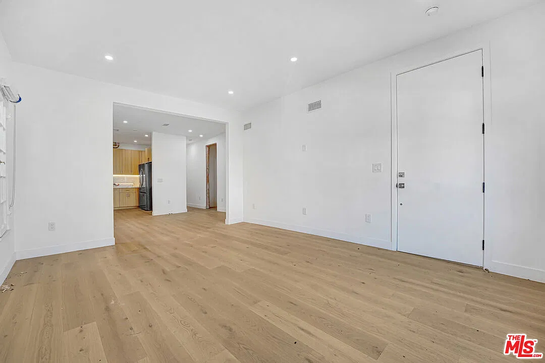 2 bed, 2.0 bath, 5148 sqft, $6,000 — Photo 4