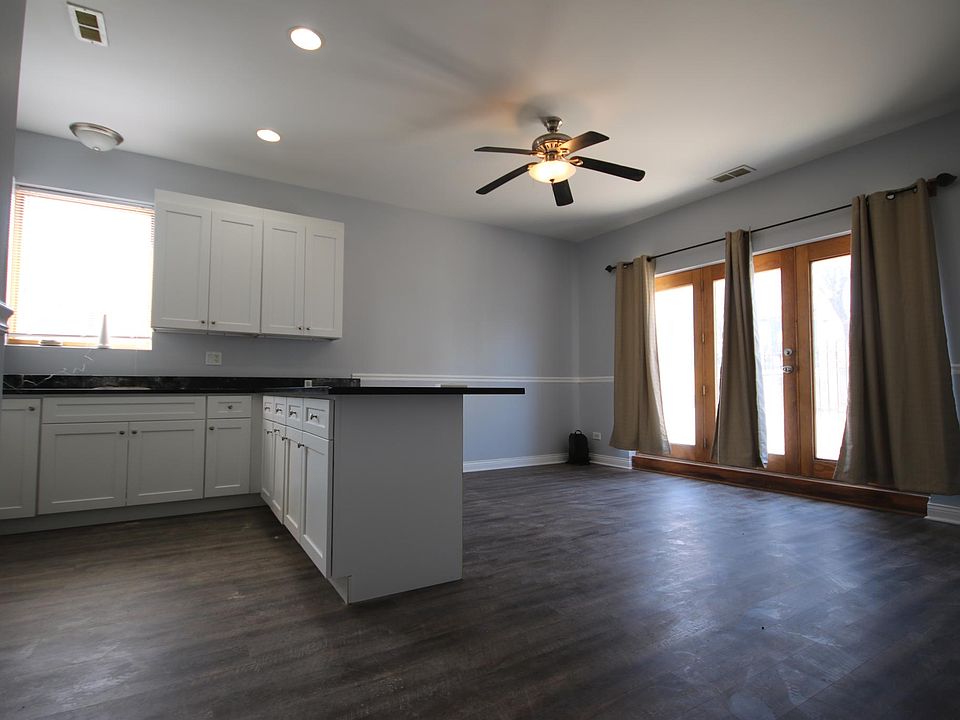 Living Room/Kitchen