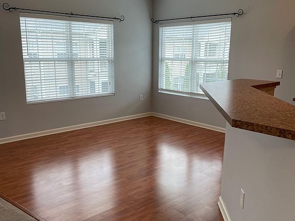 5th image of 1431 Carylake Cir