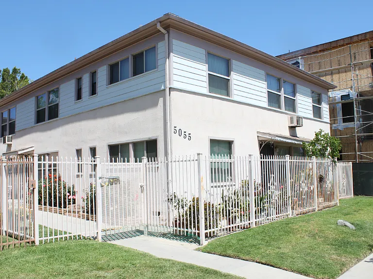Laurel Canyon Blvd — Photo 12