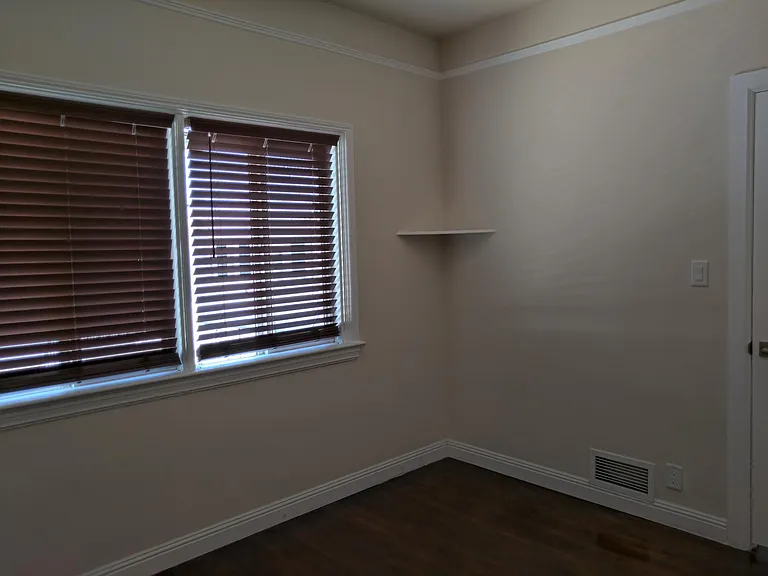 1321 E Mabel St — Photo 61