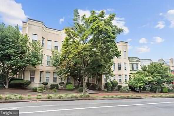 1st image of 117 E St SE #201