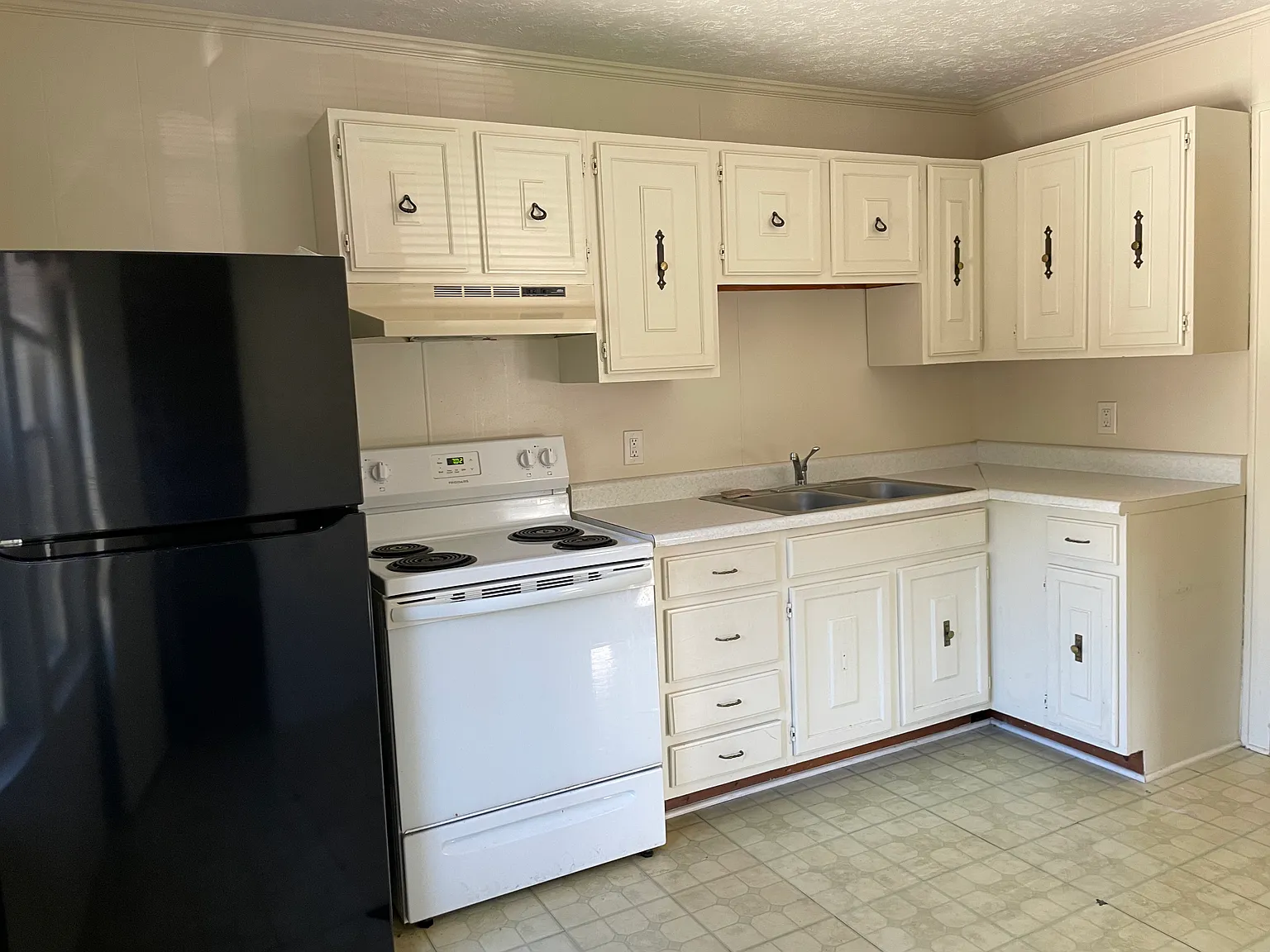 3 bed, 1600 sqft, $1,600 — Photo 3