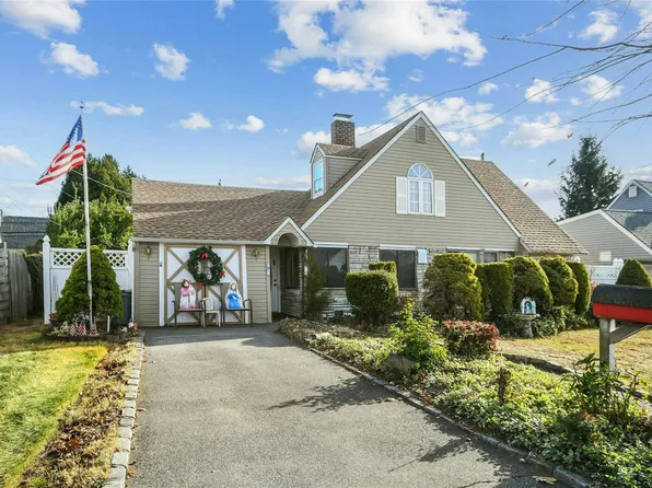 25 Furrow Lane, Levittown, NY 11756