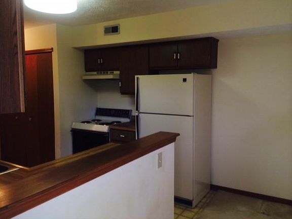 3rd image of 6453 Miramar Ct