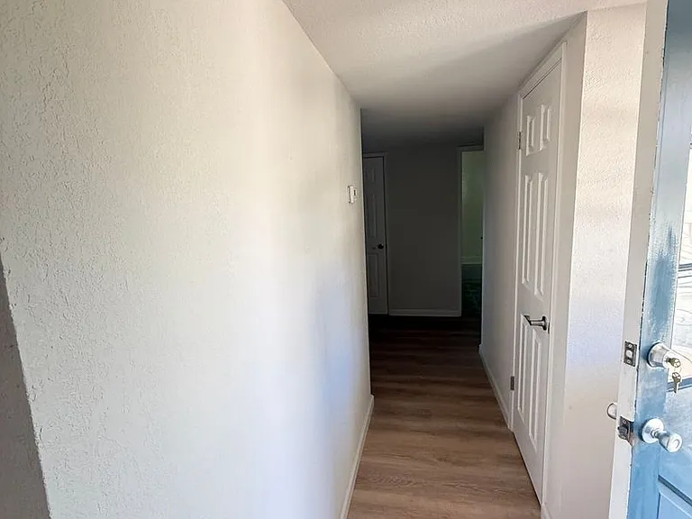 4860 Northlawn Dr — Photo 12