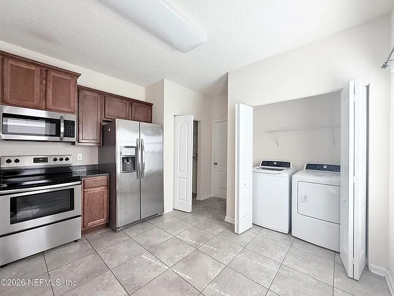 650 Servia Dr — Photo 7
