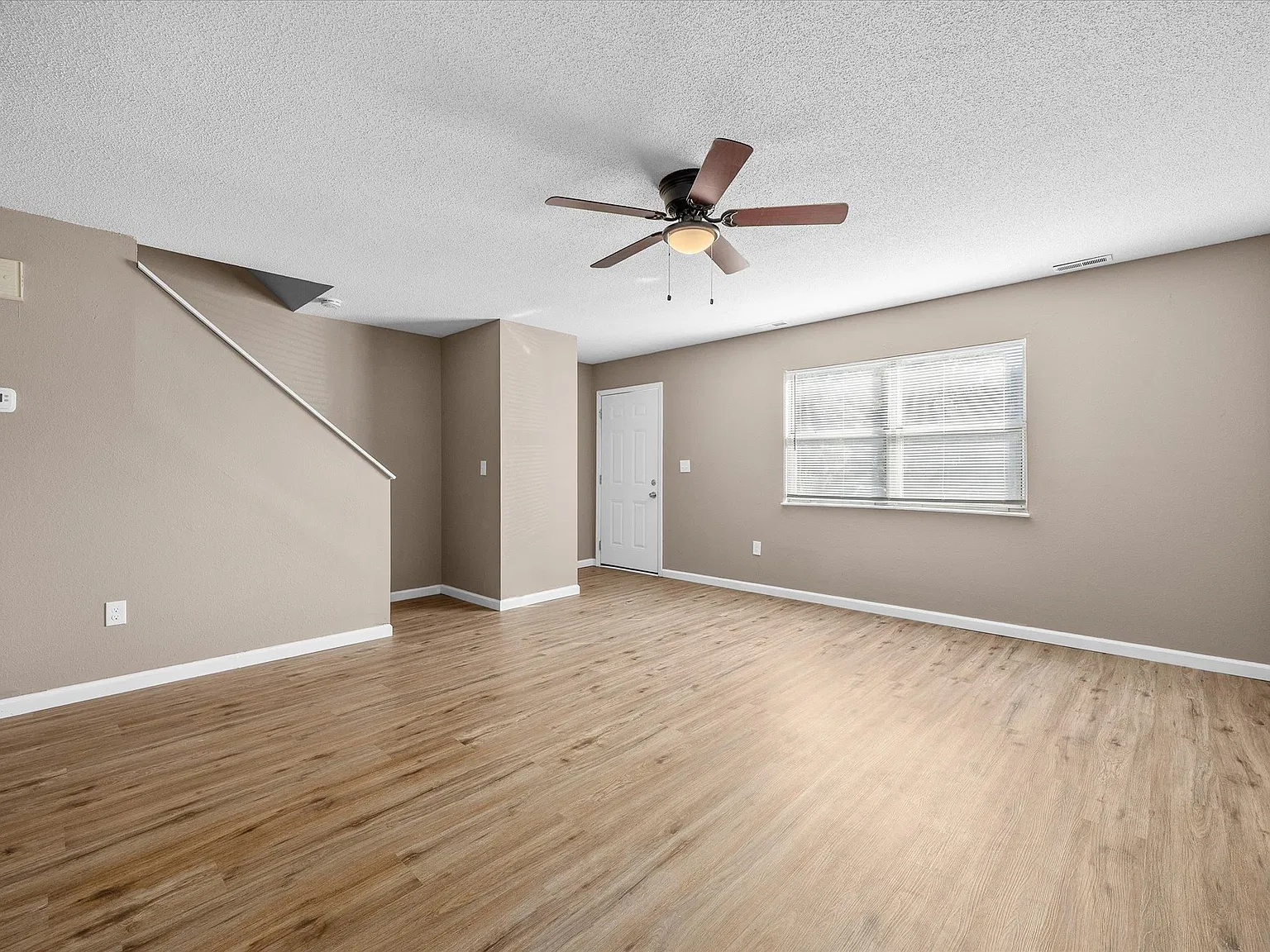 3 bed, 1.5 bath, $1,595 — Photo 4