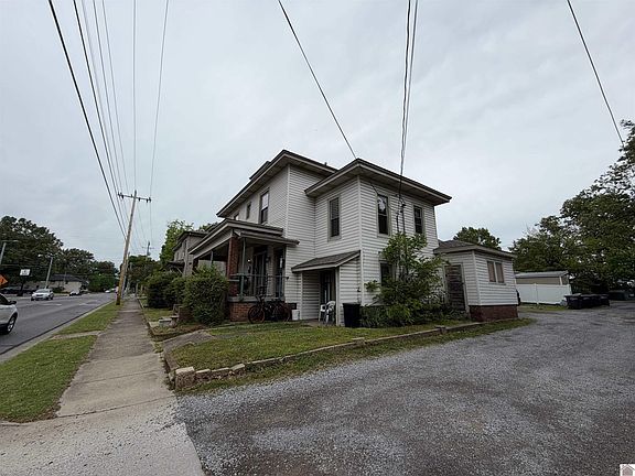 4th image of 2034 Broadway St