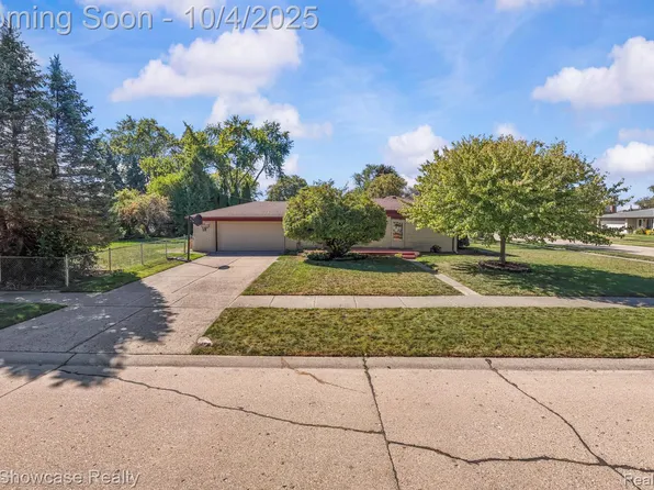 8644 Independence Dr, Sterling Heights, MI 48313
