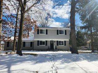 3505 Lakewood Dr, Waterford, MI
