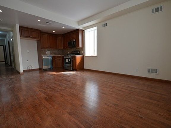 5th image of 1737 East 21 St #5B