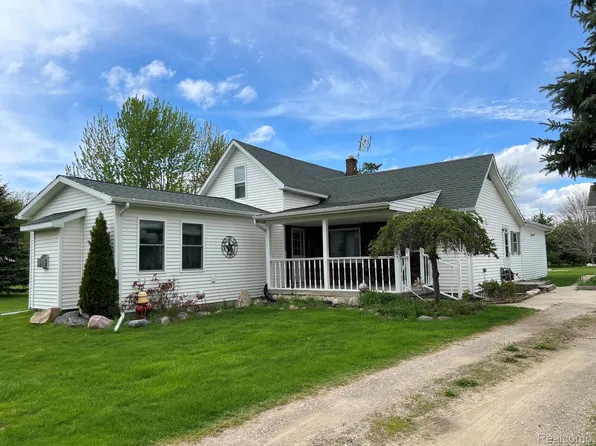 2385 Barnes Rd, North Branch, MI 48461