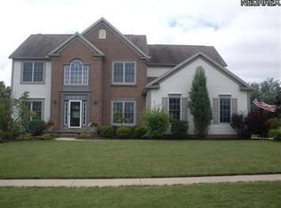 90 Chadwick Dr, Aurora, OH
