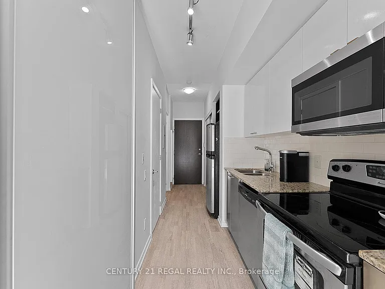 103 The Queensway #1307 — Photo 9