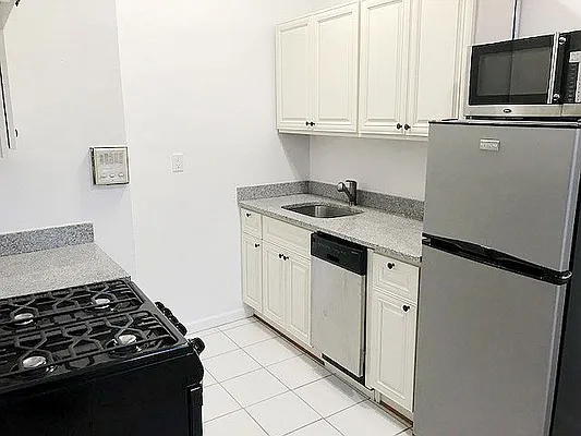 Rented by AJ Clarke | media 22