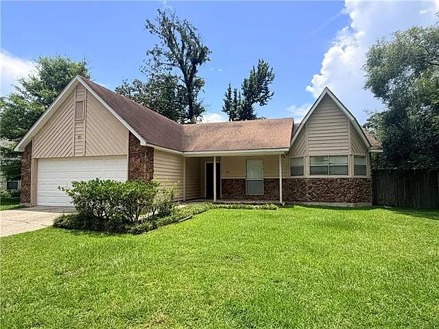 216 Woodridge Blvd