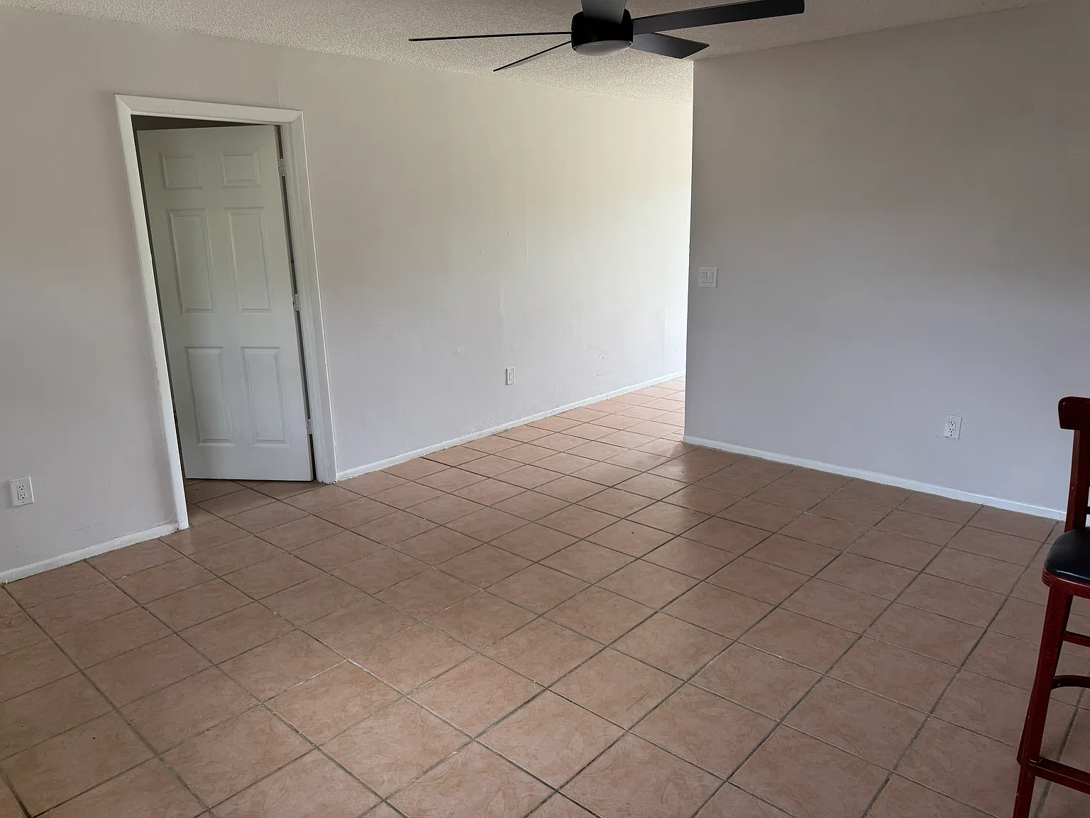 3 bed, 1005 sqft, $2,300 — Photo 2