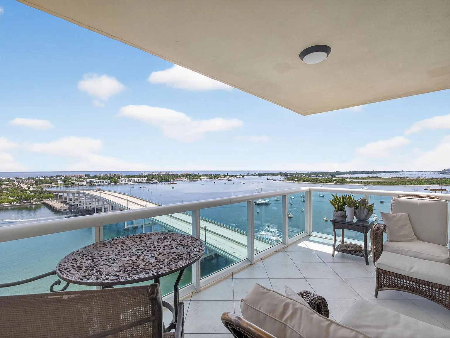 2640 Lake Shore Dr — Photo 2