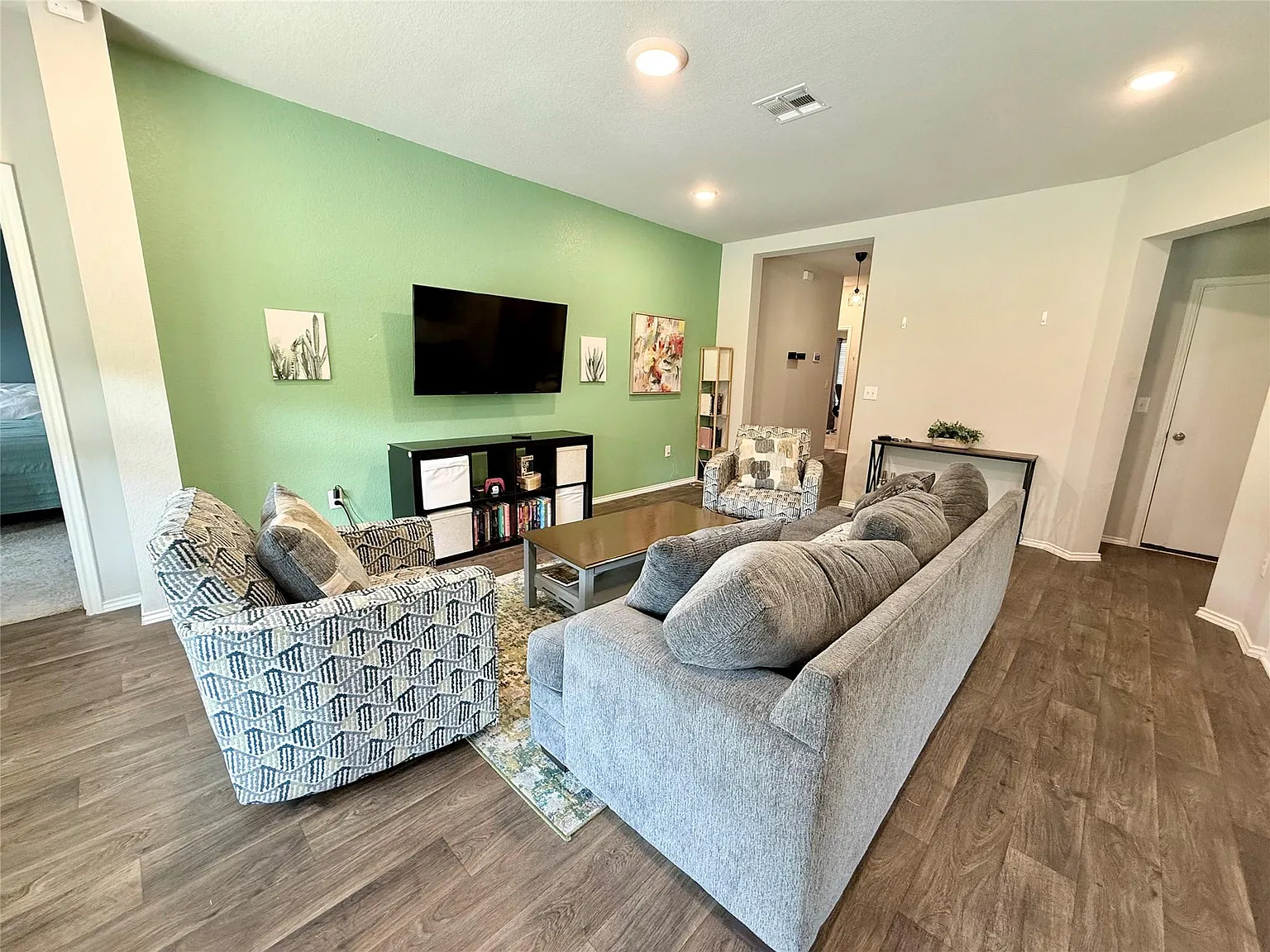 3 bed, 2.0 bath, 1464 sqft, $1,995 — Photo 4