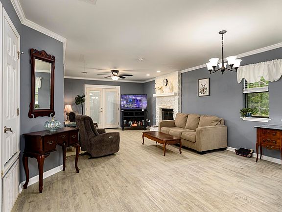 5th image of 733 Cara Jane Dr