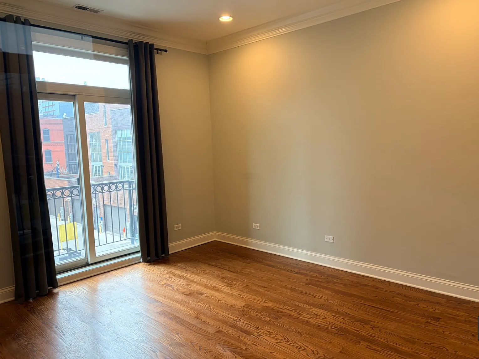 3 bed, 1600 sqft, $5,195 — Photo 3