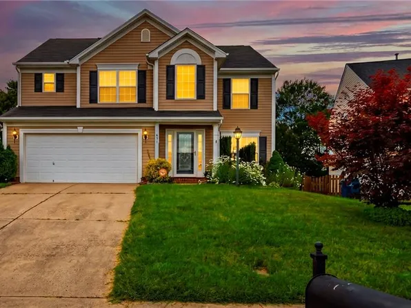 631 Marthas View Dr, Huntersville, NC 28078