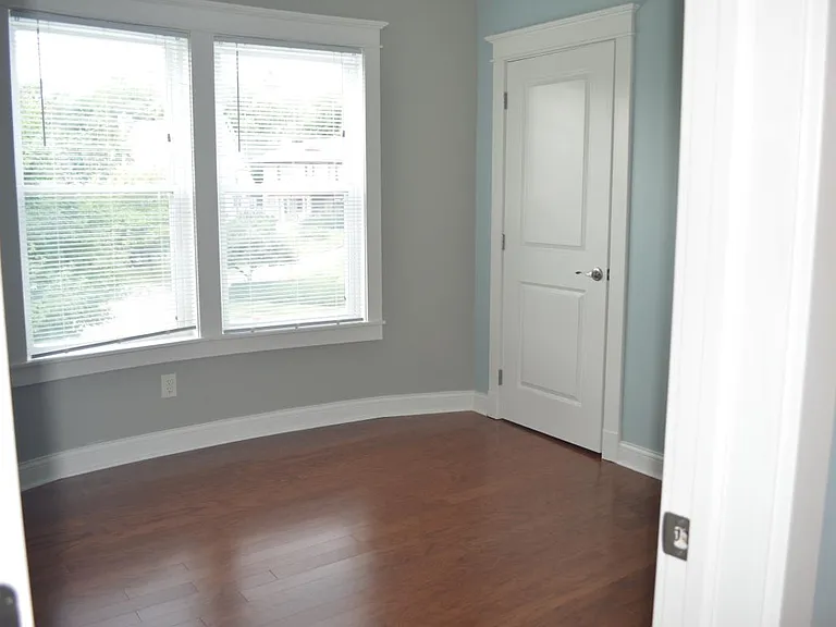 2625 Broadway St — Photo 3