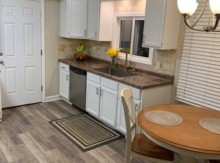 2307 Honeysuckle Ct, Lindenhurst, IL 60046