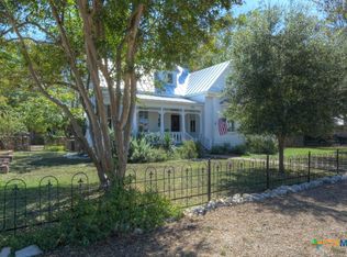 492 E Main St, New Braunfels, TX 78130