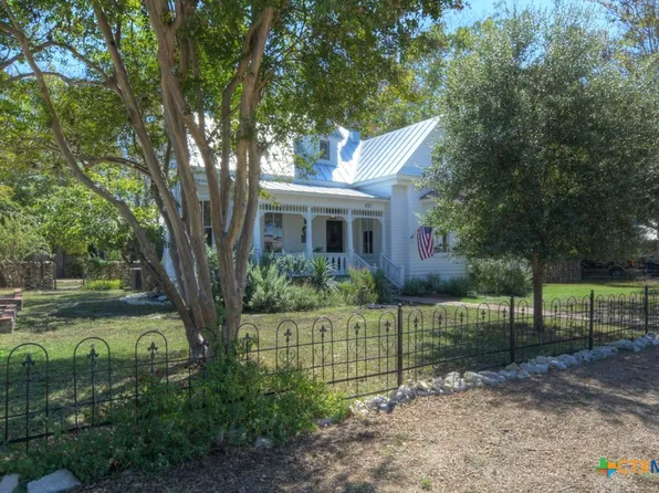 492 E Main St, New Braunfels, TX 78130