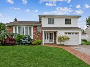 1317 Dale Ct, Seaford, NY