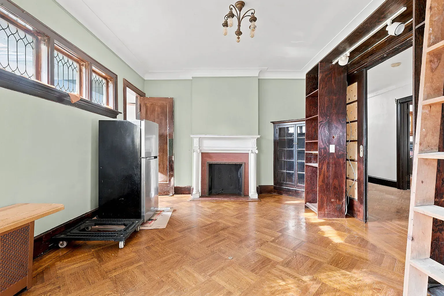 326 East 17th Street — Photo 4