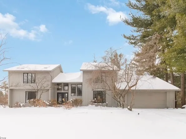 26300 Bernwood Rd, Beachwood, OH 44122