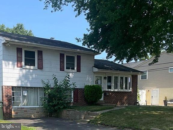 4th image of 303 Willard Rd